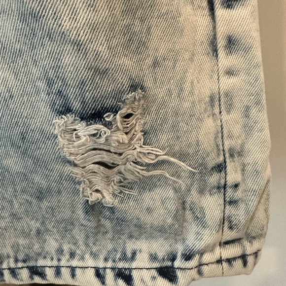 Forever 21 Acid Wash Jean Shorts 30 EUC - Picture 5 of 10